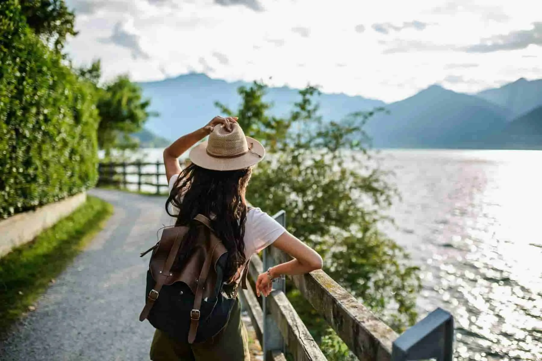 How to Stay Safe During a Solo Female Trip: Practical Tips & Red Flags